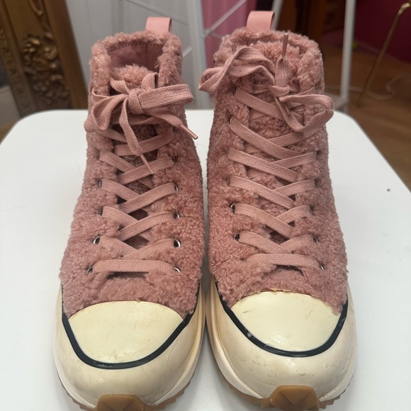 Steve Madden Pink Fuzzy Converse Sneaker size 10 - Picture 2 of 7